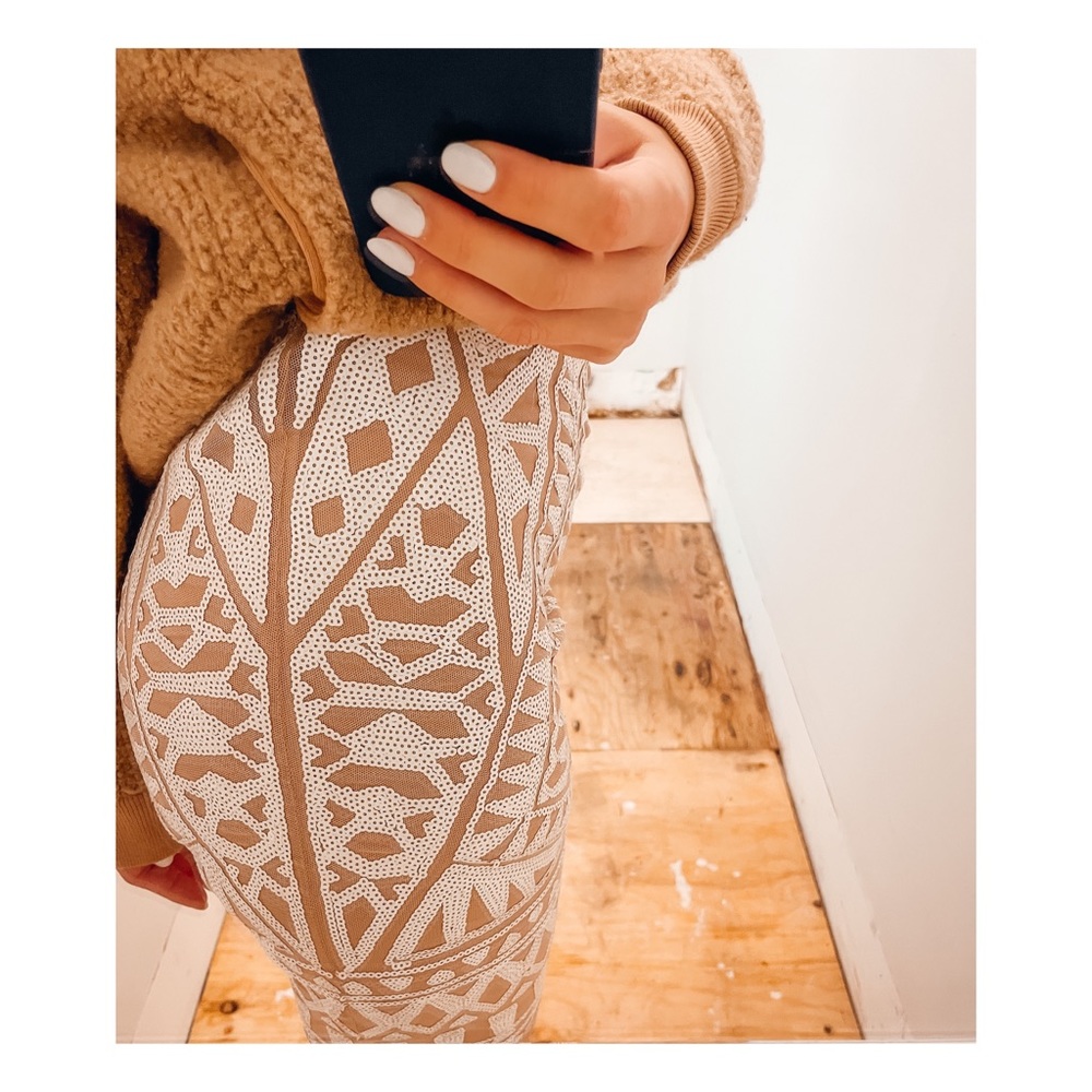 ❌❌ SOLD ❌❌ BCBGMAXAZRIA sequin skirt ✨